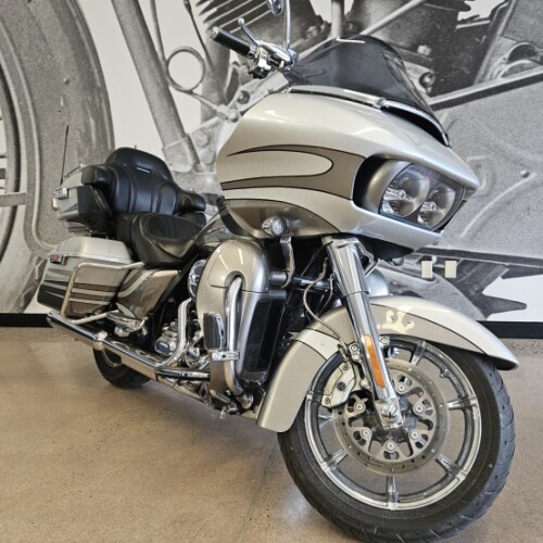 2016 CVO™ Road Glide® Ultra FLTRUSE thumb 3