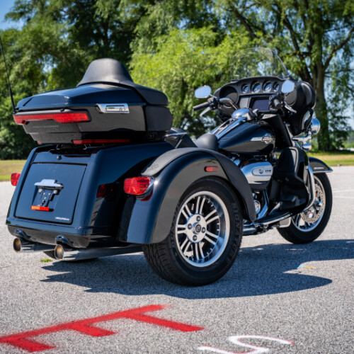 2023 Harley-Davidson® Tri Glide® Ultra FLHTCUTG thumb 2