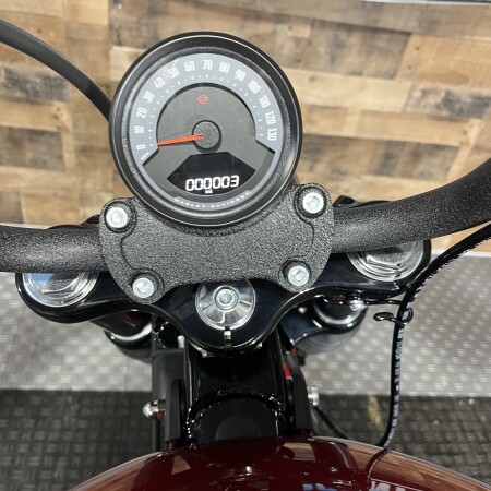 2026 Harley-Davidson® Street Bob® Brilliant Red Chrome Laced Wheels thumb 0