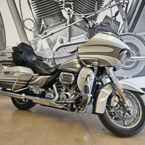 2016 CVO™ Road Glide® Ultra FLTRUSE thumb 2