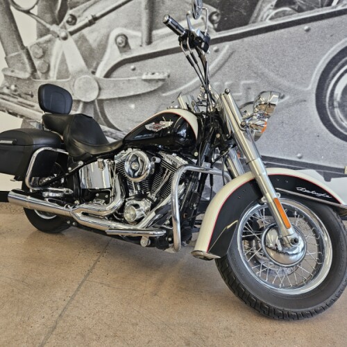 2011 Softail® Deluxe  thumb 2