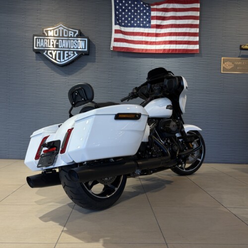 2024 Harley-Davidson® Street Glide® thumb 3