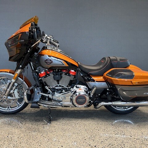 2026 Harley-Davidson® CVO Street Glide Torched Orange CVO Tri-Tone thumb 0