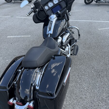 2023 Harley-Davidson® Street Glide® Black thumb 3
