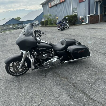 2017 Harley-Davidson® Street Glide® Black Denim thumb 3