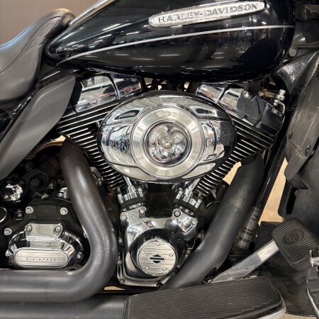 2012 Harley-Davidson® Electra Glide® Ultra Limited Vivid Black thumb 1