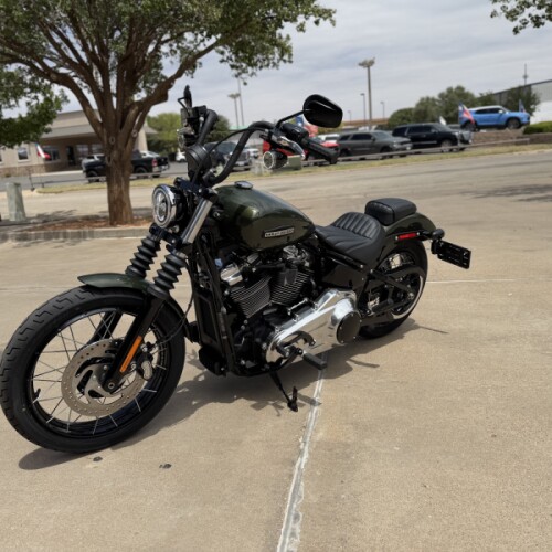 2026 Harley-Davidson® Street Bob® Olive Steel Metallic Chrome Laced Wheels thumb 0