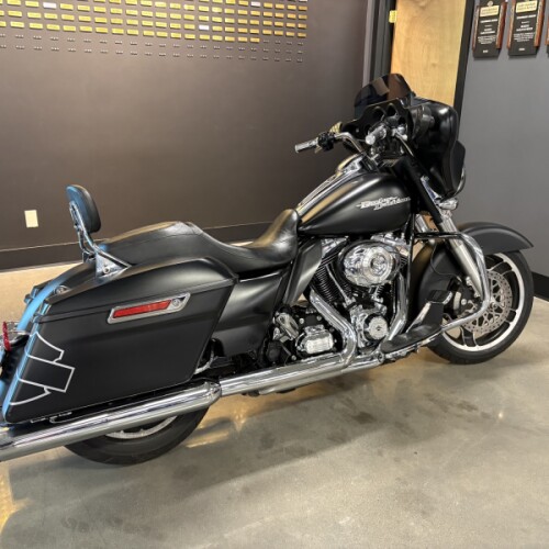 2013 Harley-Davidson® Street Glide® Black Denim thumb 2