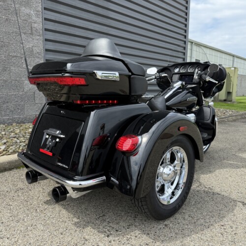 2020 Harley-Davidson® Tri Glide® Ultra FLHTCUTG thumb 2