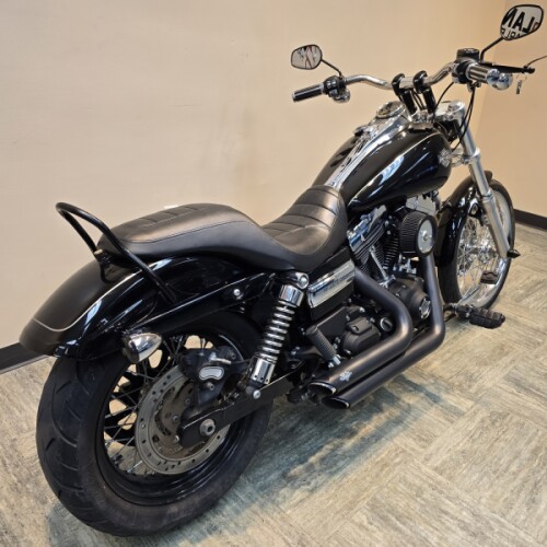 2016 Harley-Davidson® Wide Glide® Vivid Black FXDWG thumb 3