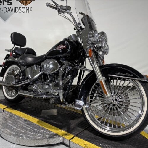 2005 Harley-Davidson® Heritage Softail® Classic Vivid Black thumb 2