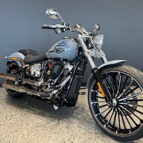 2026 Harley-Davidson® Breakout™ Dark Billiard Gray Chrome Trim thumb 3