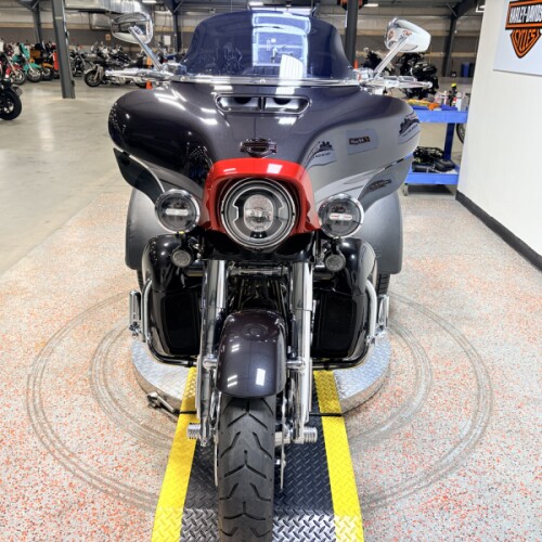 2020 FLHTCUTGSE Harley-Davidson® CVO™ Tri Glide® Black Stardust w/ Magnetic Gray & Wicked Red thumb 0