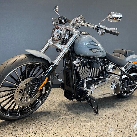 2026 Harley-Davidson® Breakout™ Dark Billiard Gray Chrome Trim thumb 1