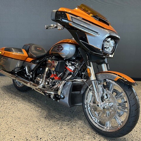 2026 Harley-Davidson® CVO Street Glide Torched Orange CVO Tri-Tone thumb 3
