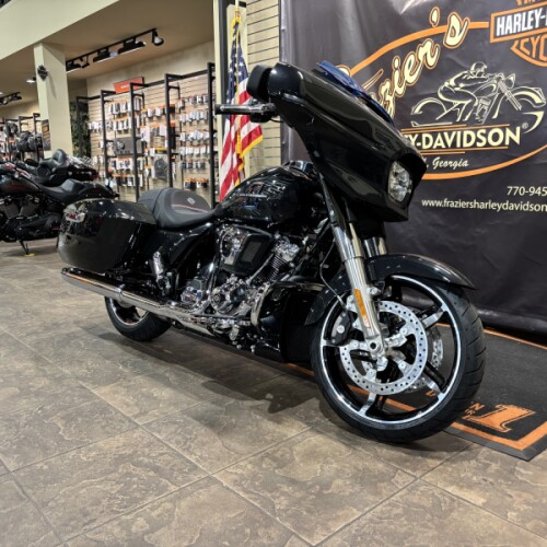 2026 Harley-Davidson® Street Glide® Midnight Ember Two-up Cast Wheels thumb 3