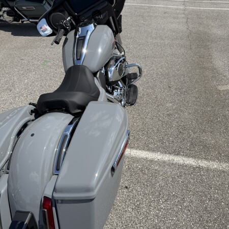2026 Harley-Davidson® Street Glide® DRK BILIARD GRY thumb 3