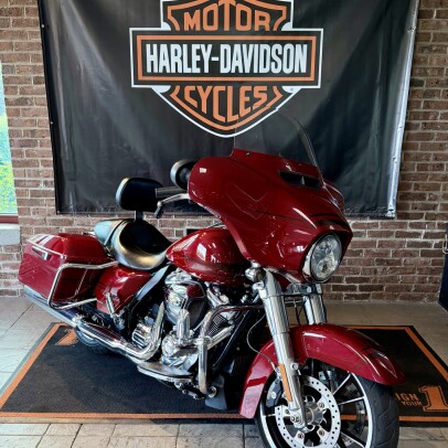 2020 Harley-Davidson® Street Glide® Stiletto Red thumb 3