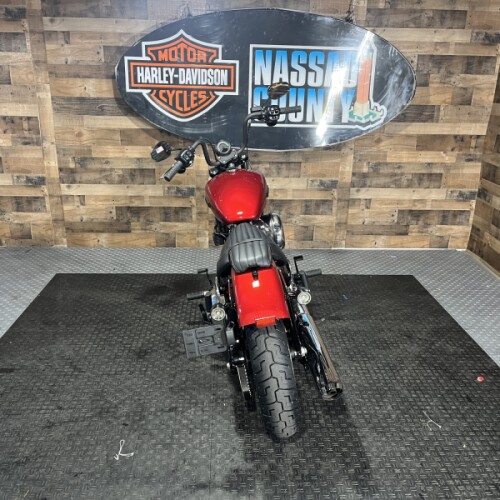 2026 Harley-Davidson® Street Bob® Brilliant Red Chrome Laced Wheels thumb 1