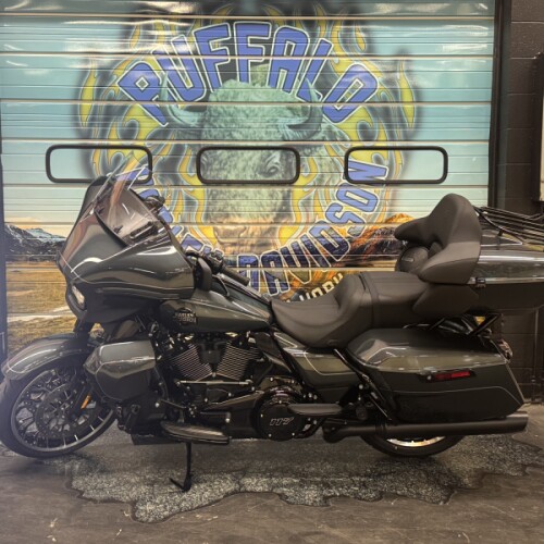 2026 Harley-Davidson® Street Glide Limited Iron Horse Metallic Black Trim thumb 3