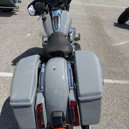 2026 Harley-Davidson® Street Glide® DRK BILIARD GRY thumb 2