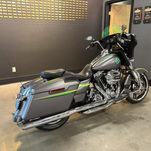 2015 Harley-Davidson® Street Glide® Charcoal Satin thumb 2