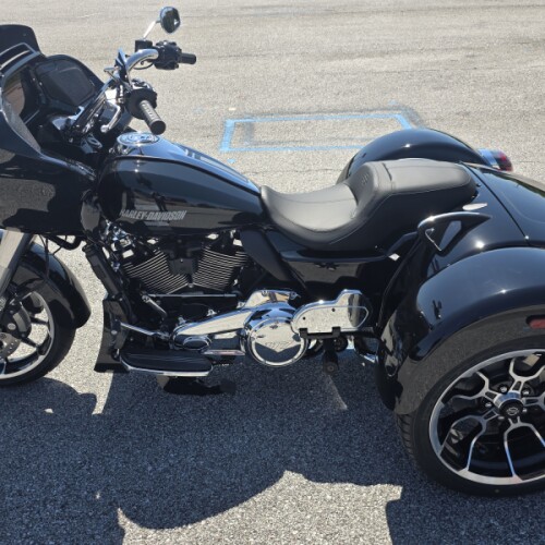 2026 Harley-Davidson® Road Glide 3 VIVID BLACK/CHROME TRIM thumb 0