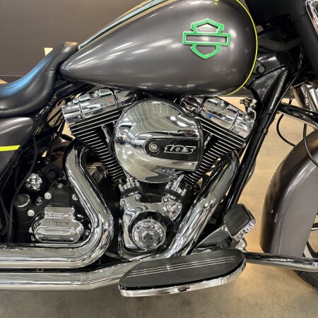 2015 Harley-Davidson® Street Glide® Charcoal Satin thumb 1