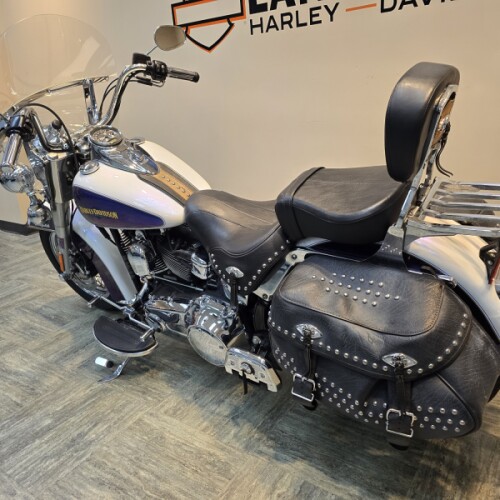 2010 Harley-Davidson® Heritage Softail® Classic Two-Tone White Ice Pearl/Black Ice Pearl FLSTC thumb 0