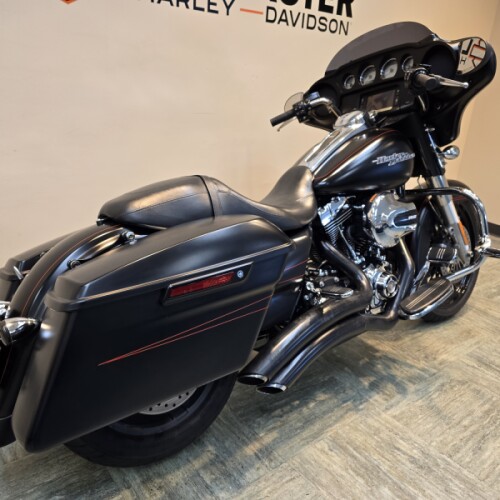 2016 Harley-Davidson® Street Glide® Special Black Denim FLHXS thumb 3