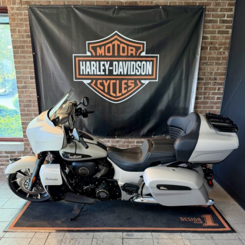 2022 Indian Motorcycle Roadmaster® Dark Horse® Silver Quartz Smoke thumb 0