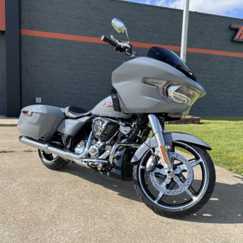 2026 Harley-Davidson® Road Glide® Dark Billiard Gray Chrome Solo Cast Wheels thumb 3