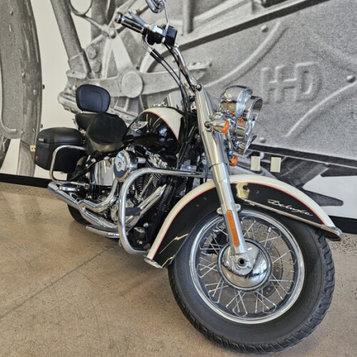 2011 Softail® Deluxe  thumb 3