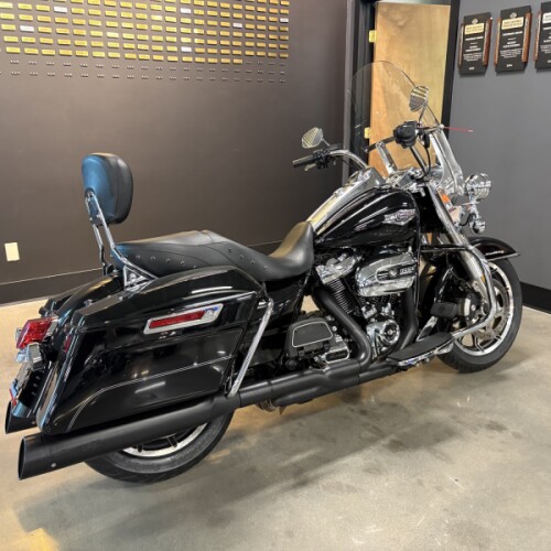 2017 Harley-Davidson® Road King® Vivid Black thumb 2