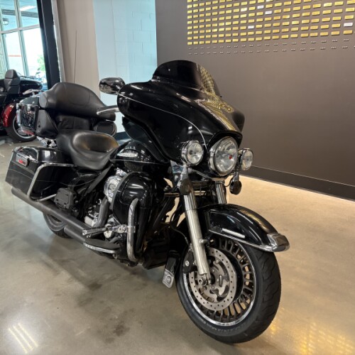 2012 Harley-Davidson® Electra Glide® Ultra Limited Vivid Black thumb 3