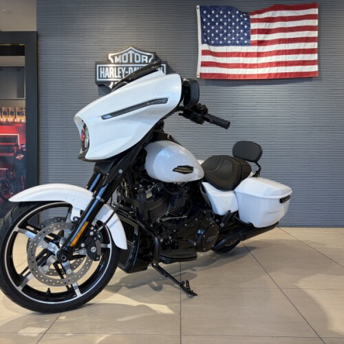 2024 Harley-Davidson® Street Glide® thumb 2