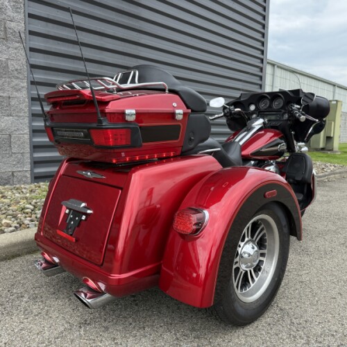 2012 Harley-Davidson® Tri Glide® Ultra FLHTCUTG thumb 2