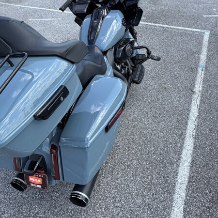 2024 Harley-Davidson® Road Glide® Sharkskin Blue thumb 3
