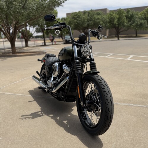 2026 Harley-Davidson® Street Bob® Olive Steel Metallic Chrome Laced Wheels thumb 2
