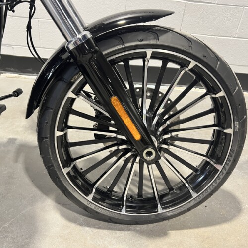 2026 Harley-Davidson® Breakout® Vivid Black FXBR thumb 2