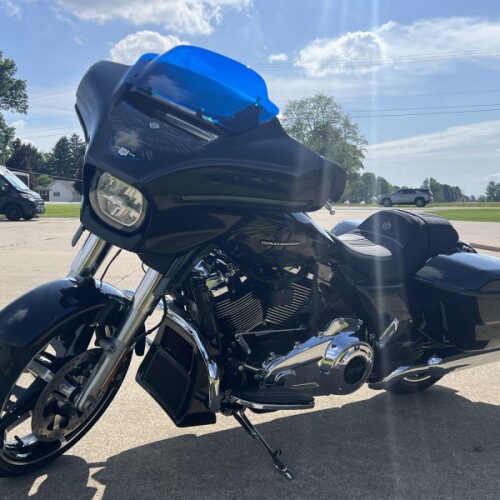 2026 Harley-Davidson® Street Glide® Midnight Ember Chrome Trim thumb 1