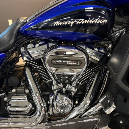 2017 Harley-Davidson® CVO™ Street Glide® Candy Cobalt/Indigo Ink with Mirror Chrome Aggressor Wheels thumb 1
