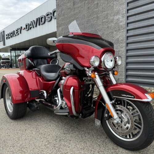 2012 Harley-Davidson® Tri Glide® Ultra FLHTCUTG thumb 1