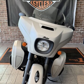 2022 Indian Motorcycle Roadmaster® Dark Horse® Silver Quartz Smoke thumb 2