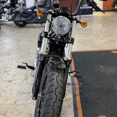 XL 883N 2018 Iron 883™ thumb 3
