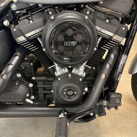 2020 Harley-Davidson® Street Bob® Barracuda Silver Denim thumb 1
