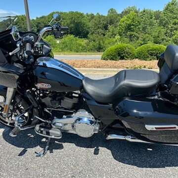 2024 Harley-Davidson® Road Glide® Vivid Black thumb 3