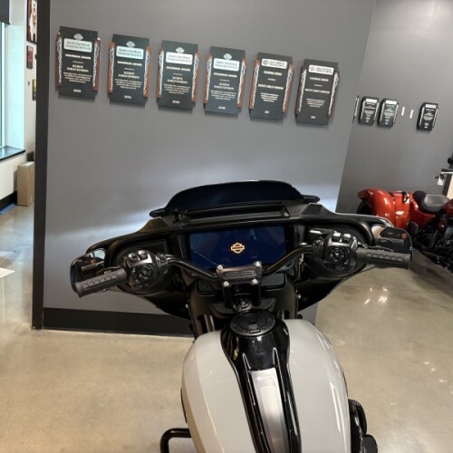 2025 Harley-Davidson® Street Glide® Billiard Gray - Black Finish thumb 0