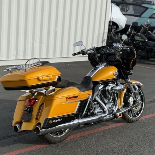 FLHXSE 2022 CVO™ Street Glide® thumb 3
