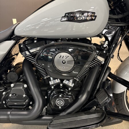 2025 Harley-Davidson® Street Glide® Billiard Gray - Black Finish thumb 1